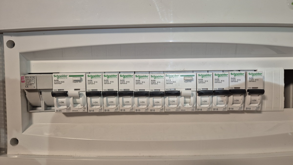 Lucrare de instalație electrică rezidențială în Iași