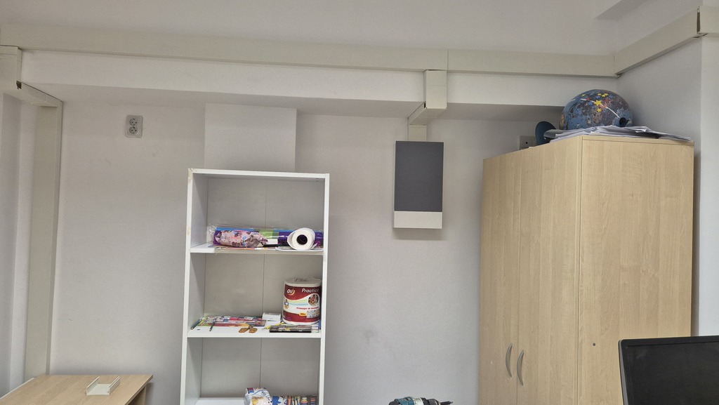 Detaliu de cablaj electric verificat de electrician